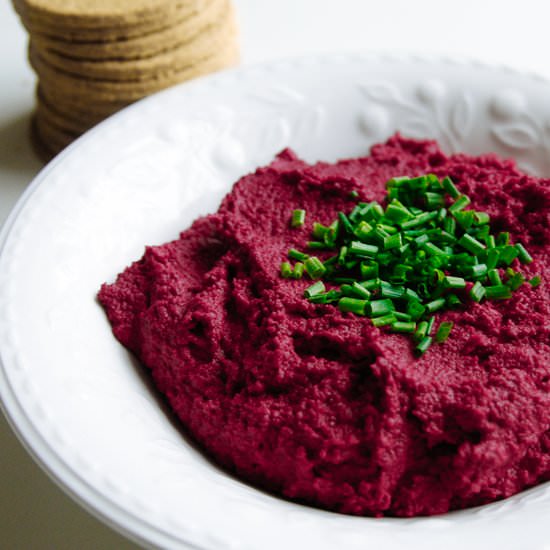 Beet hummus