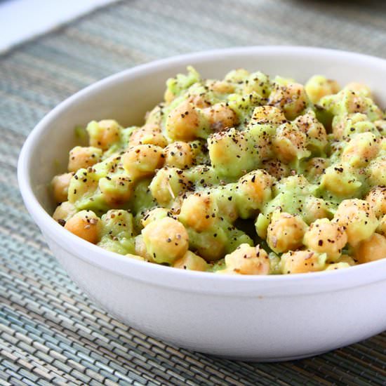avocado chickpea salad