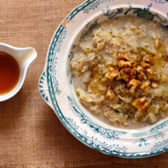 Warm Oatmeal with Pear and Ginger
