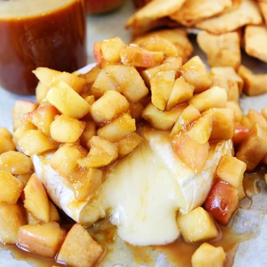 Baked Brie with Apples and Caramel