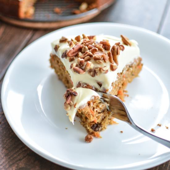 Easy and Moist Carrot Cake