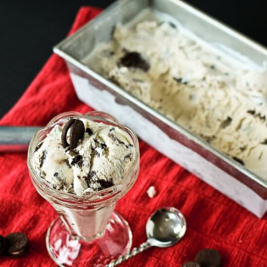 Homemade Cookie and Cream Ice Cream