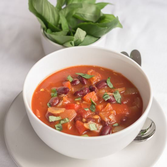 Red Pepper, Tomato Kidney Bean Soup
