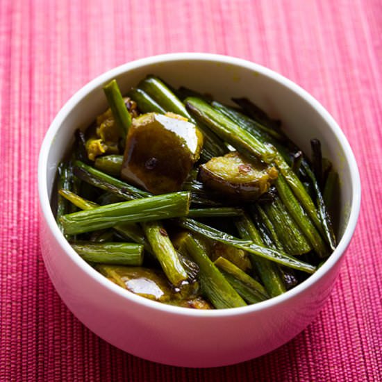Stir fried Onion flower stalks with