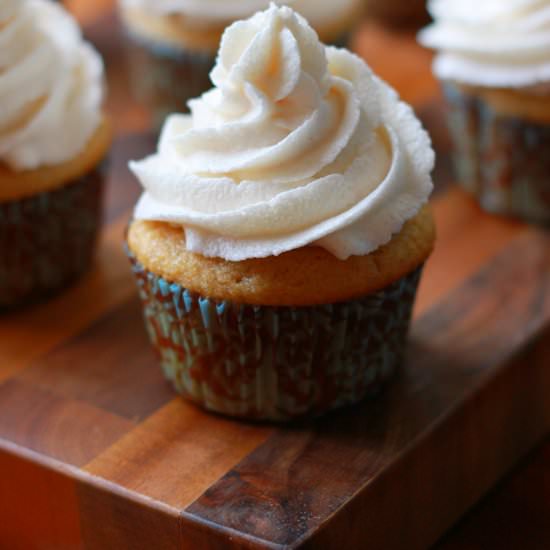 Cinnamon Roll Cupcakes w/ Frosting