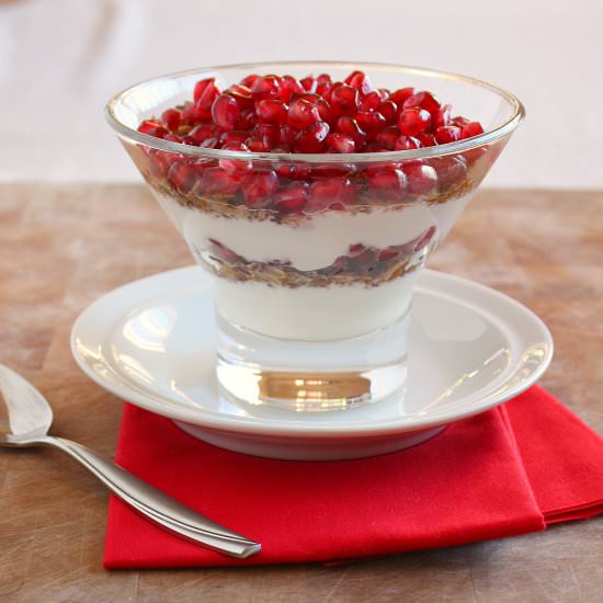 Pomegranate & Granola Yogurt Crunch