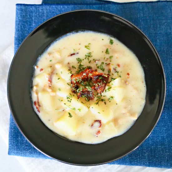 Slow Cooker Chunky Clam Chowder