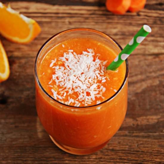 Carrot and pineapple smoothie