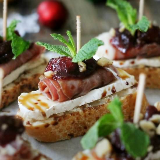 Cranberry Brie Prosciutto Crostini
