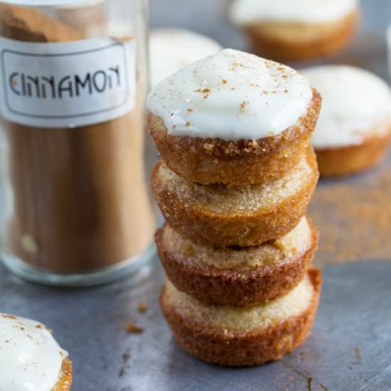 Cinnamon Roll Blondie Bites