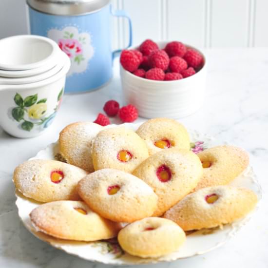 Madeleines with Lemon Curd