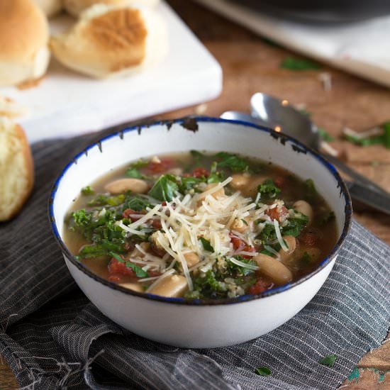 Slow Cooker Quinoa and Kale Soup