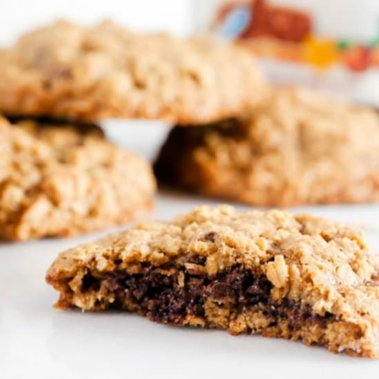 Nutella Stuffed Oatmeal Cookies