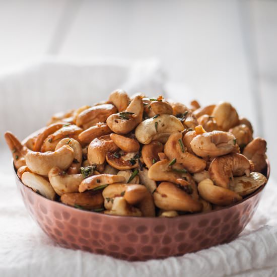 Sweet and spicy cashews