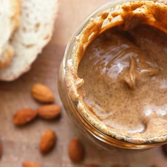 Almond Butter in 1 Minute