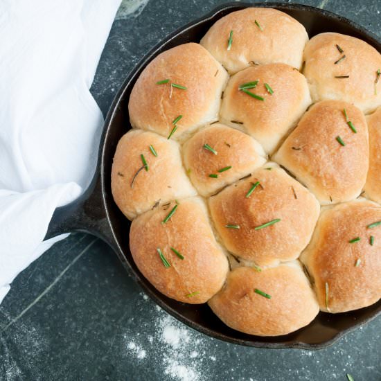 Vegan Thanksgiving Skillet Rolls