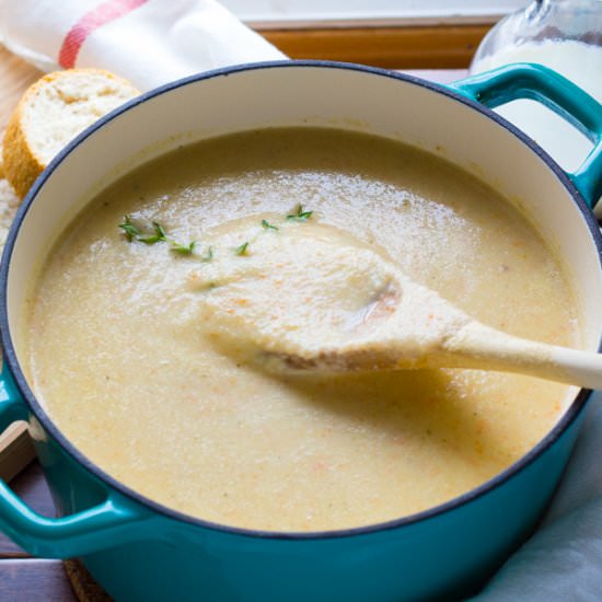 Roasted Garlic & Cauliflower Soup