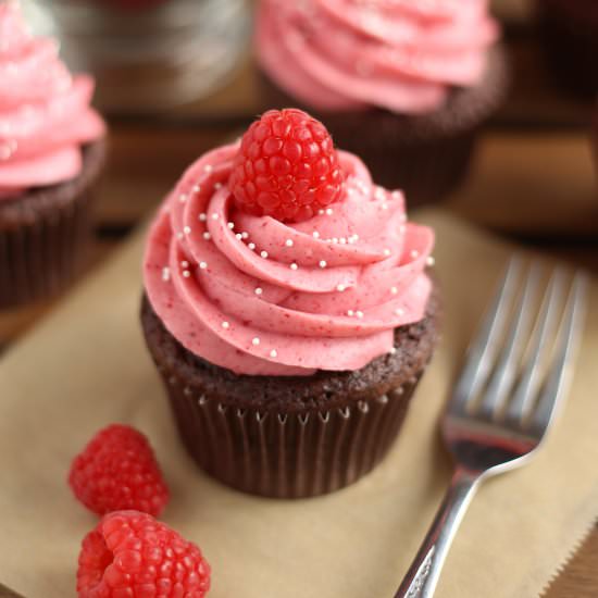Raspberry Hot Chocolate Cupcakes