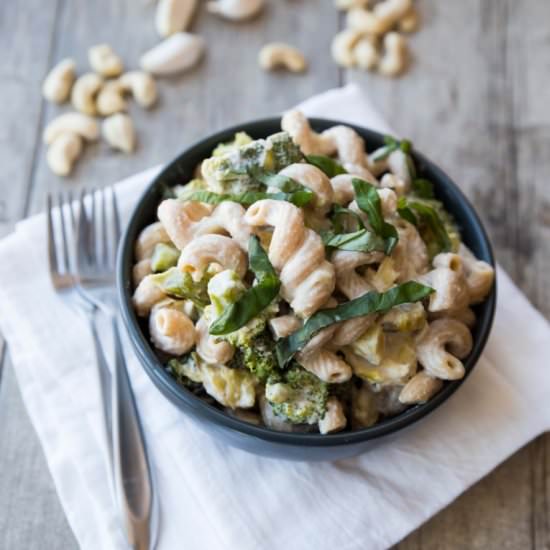 Creamy Vegan Roasted Garlic Pasta