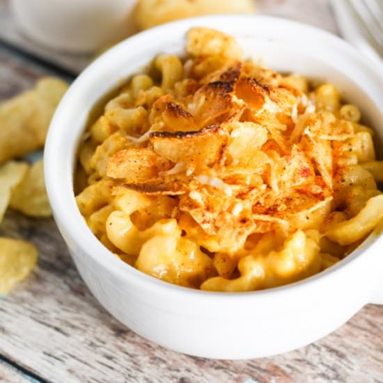 Macaroni & Cheese with Potato Chips