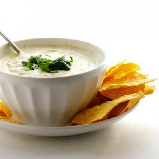 10 Minute Vegan Queso Dip