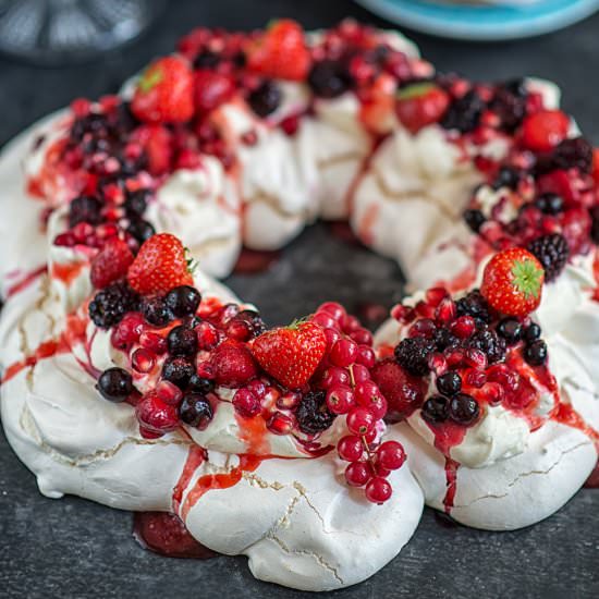 Festive Pavlova Wreath