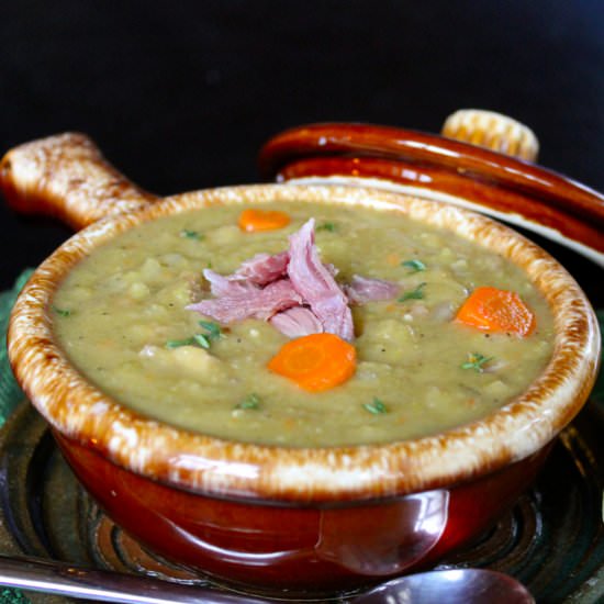 Slow Cooker Split Pea Soup with Ham