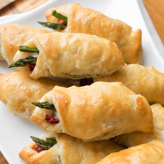 Prosciutto-Wrapped Asparagus Puffs