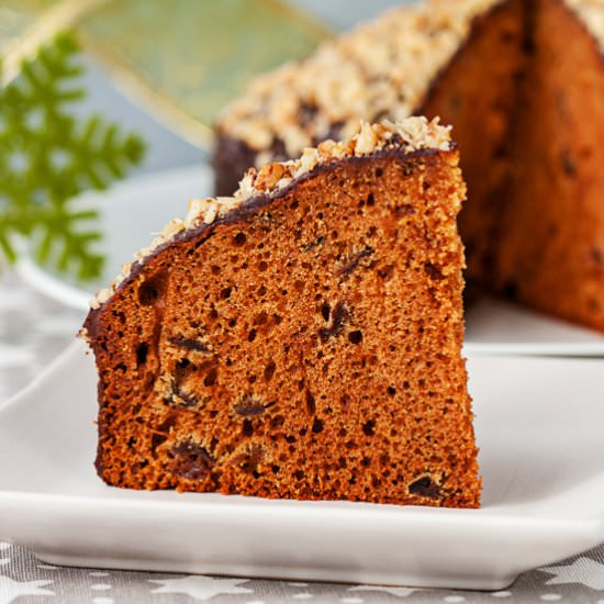 Gingerbread cake with dried prunes