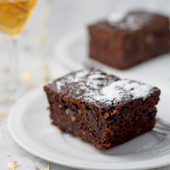 Gingerbread-spiced persimmon cake