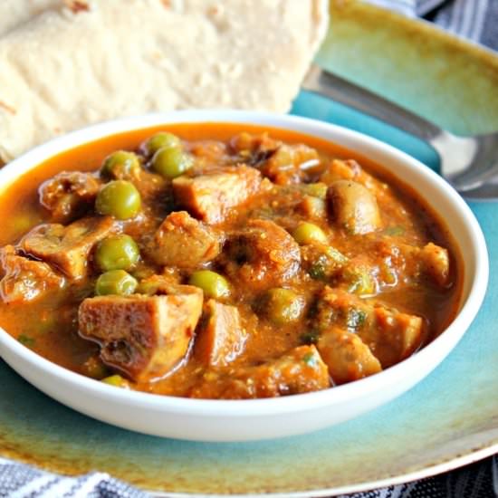 Mushroom And Peas Curry