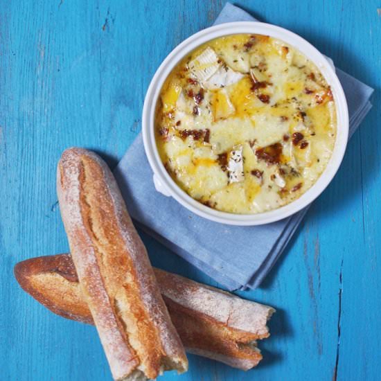 Baked Brie and Sundried Tomato Dip