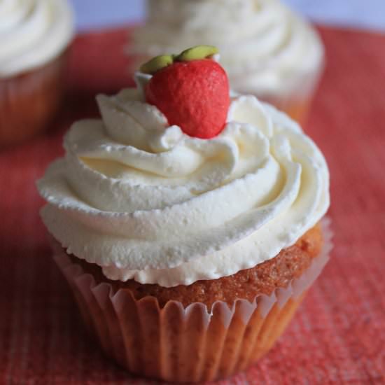 Strawberry cupcakes with cream