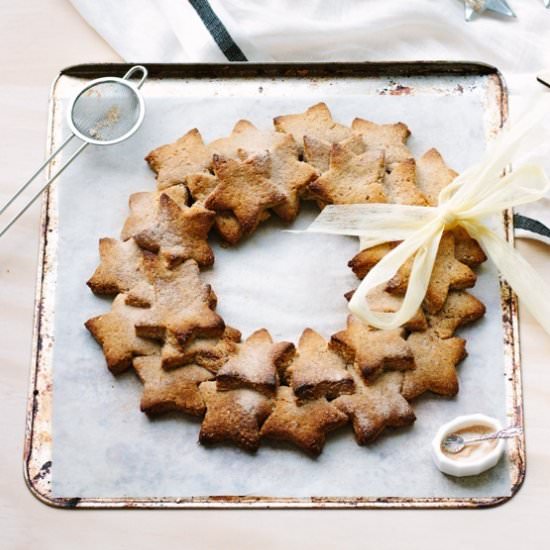 Almond Gingerbread Cookie Wreath