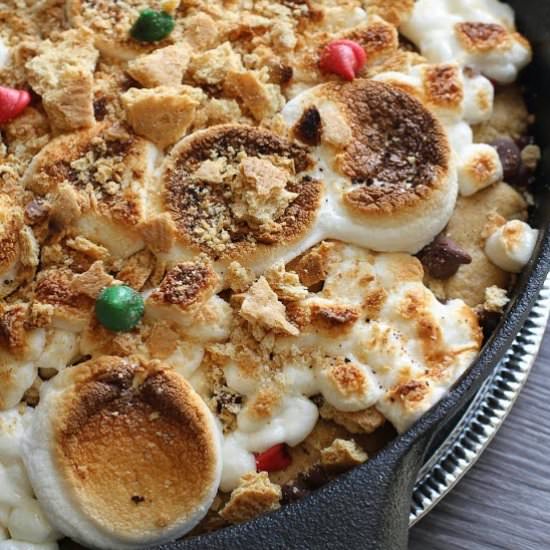 Gingerbread S’mores Cookie Pizza