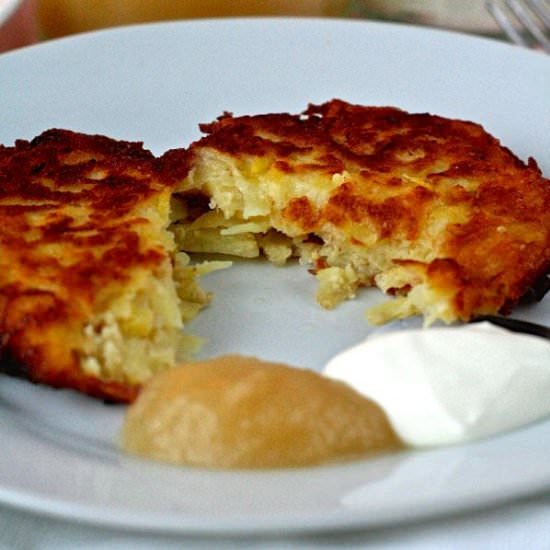 Latkes (Jewish Potato Pancakes)