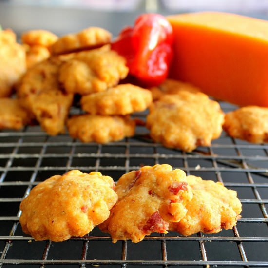 Spicy Bacon and Cheddar Crackers