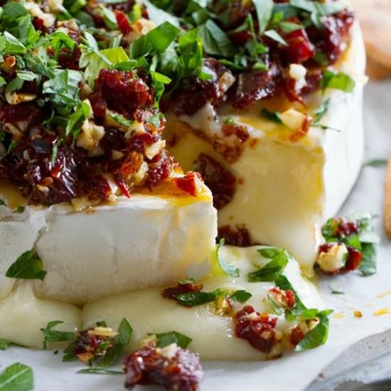 Baked Brie with Sun-Dried Tomatoes