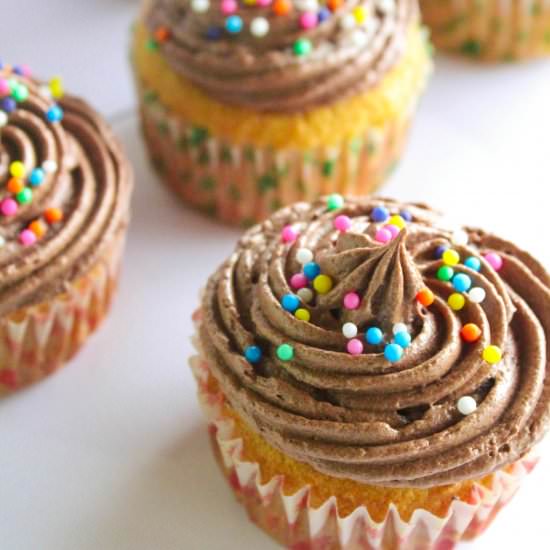 Classic Vanilla Cupcakes