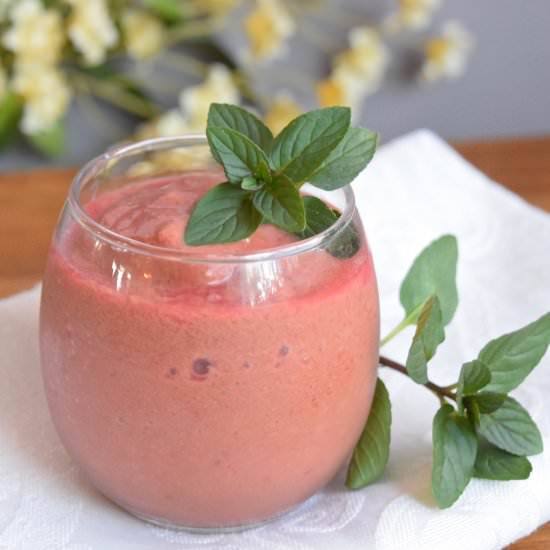 Ginger Berry Detox Smoothie