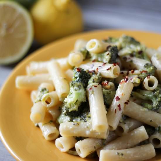 One Pot Lemony Broccoli Rigatoni