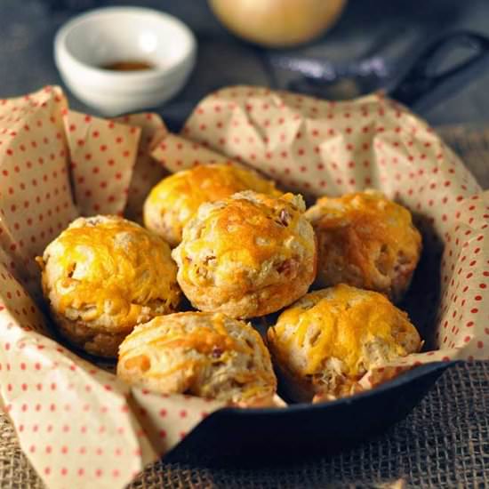 Cajun Ham and Cheddar Biscuits