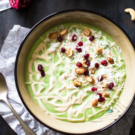 Superfood Avocado Smoothie Bowl