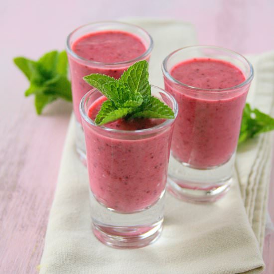 Berry and Mint Smoothies