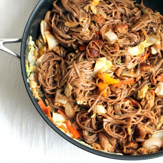 vegetarian yakisoba with seitan