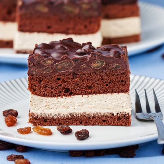 Raisin cake
