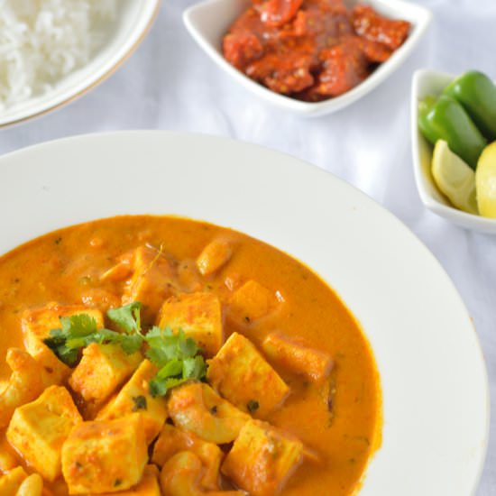 Cottage cheese and cashew curry