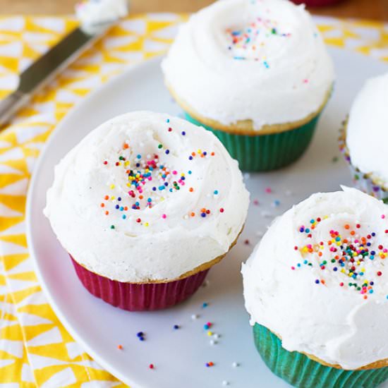 Classic Vanilla Cupcakes