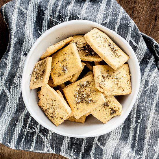 za’atar spiced chickpea crackers