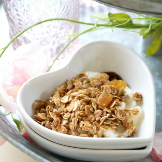 Vegan Gingerbread Granola